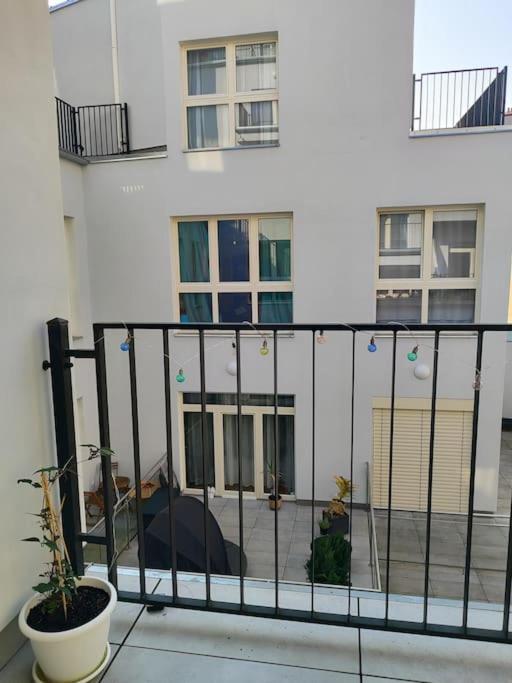 Daire Studio With Balcony In Vinohrady